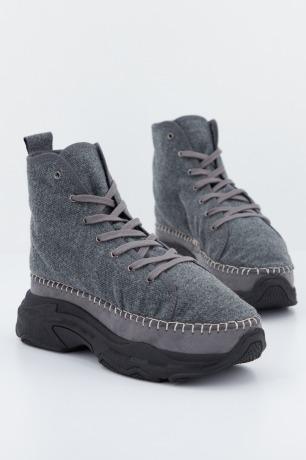 MOUNTAIN BOOT PARTY