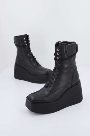 STATELY LACE UP BOOT