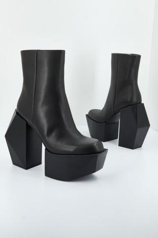 UN STAGE BOOT